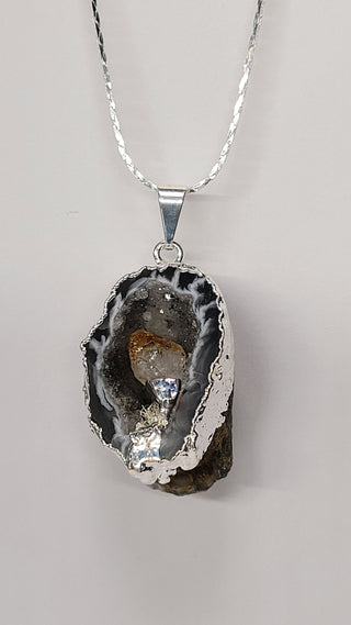 Jewelry- Geode Half w/ Crystal Point Citrine